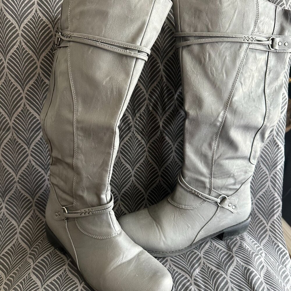 Tall fashion boots